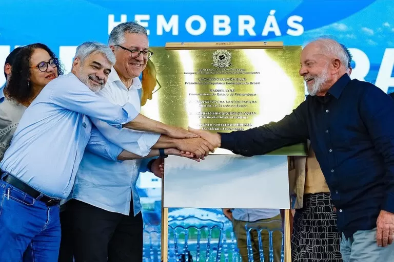 “País soberano tem que cuidar de educação, alimentação e saúde”, diz Lula na inauguração da fábrica da Hemobrás em Pernambuco.