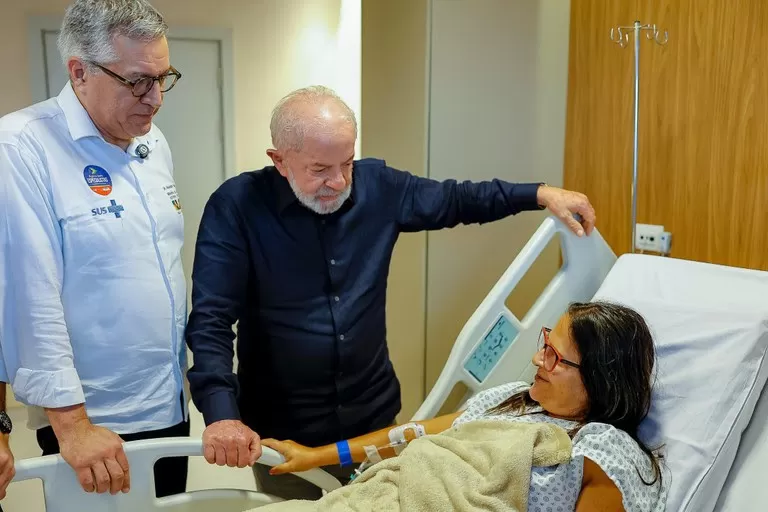 Lula acompanha em Recife início do atendimento de pacientes do SUS por planos de saúde.