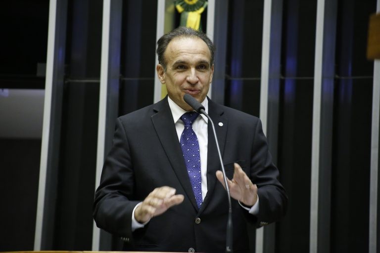 Comissão aprova diretrizes para obtenção de licença para conduzir ciclomotores