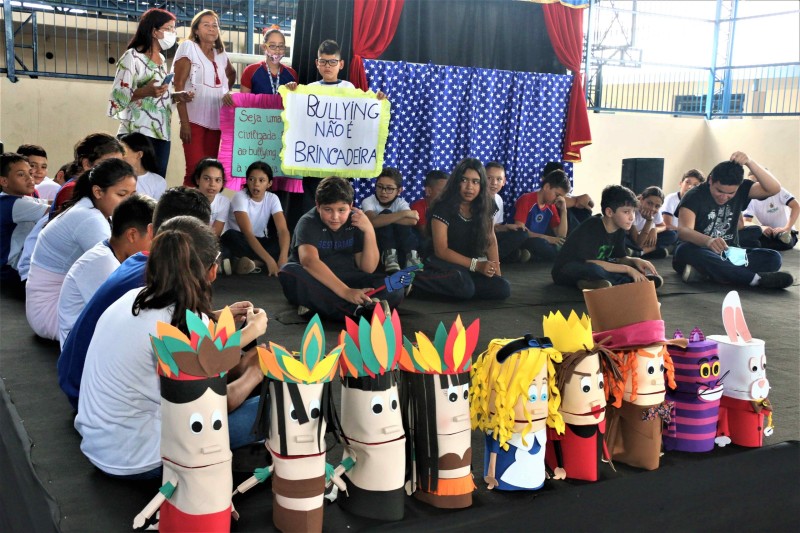 Estudantes da rede estadual realizam espetáculo linguístico em escola na zona oeste de Manaus