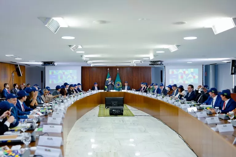 Lula defende soberania, negociação e multilateralismo em reunião ministerial.