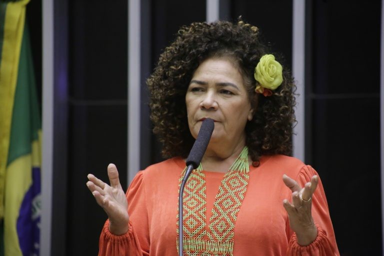 Comissão aprova projeto que anula norma do governo sobre segurança cibernética na rede 5G