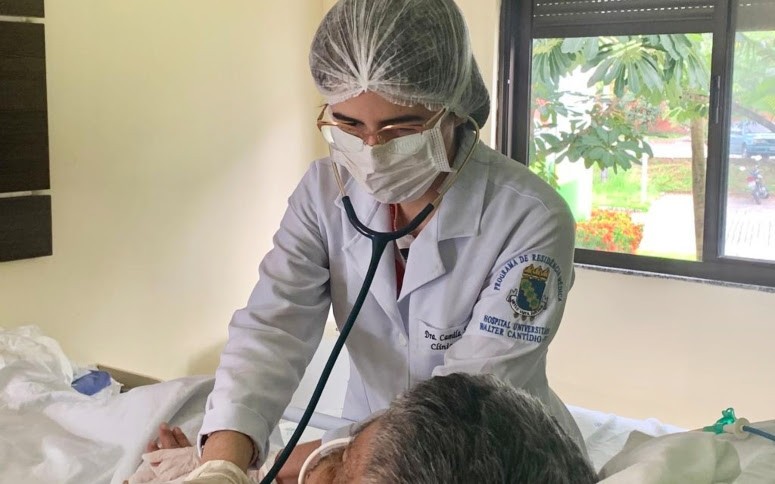 Médicos geriatras são fundamentais para a recuperação de pacientes idosos na CCC