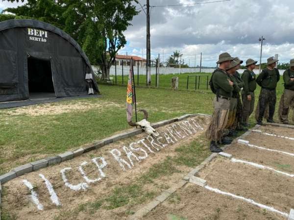 Curso de Caçador Policial passa por instrução de rastreamento e contrarrastreamento