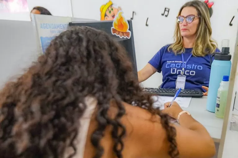 Em dois anos, mais de 14 milhões ligados ao CadÚnico superam a pobreza.