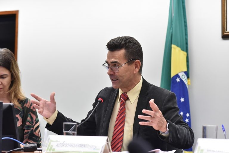 Comissão debate impactos socioambientais de barragem no Rio Urucuia (MG)
