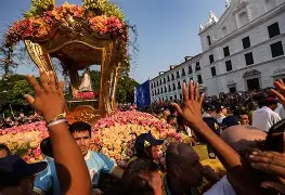 Fé, cultura e economia se unem durante o Círio de Nazaré em Belém.