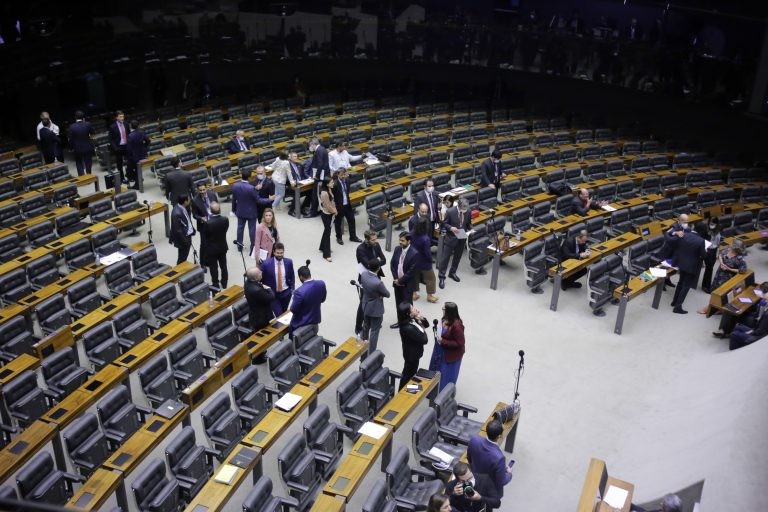 Câmara pode votar MP que permite renegociação de dívidas do Fies