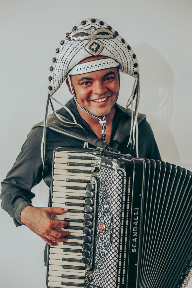 Chambinho do Acordeon se apresenta em quatro cidades do Piauí pelo Projeto Seis e Meia