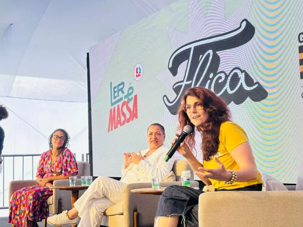 Manuela d’Ávila na FLICA 2025: “O nosso feminismo é pra mudar o mundo, não é pra gente ser feliz só”.