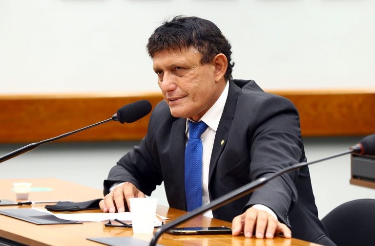 Comissão rejeita obrigatoriedade de detector de metal em locais com grande circulação de pessoas