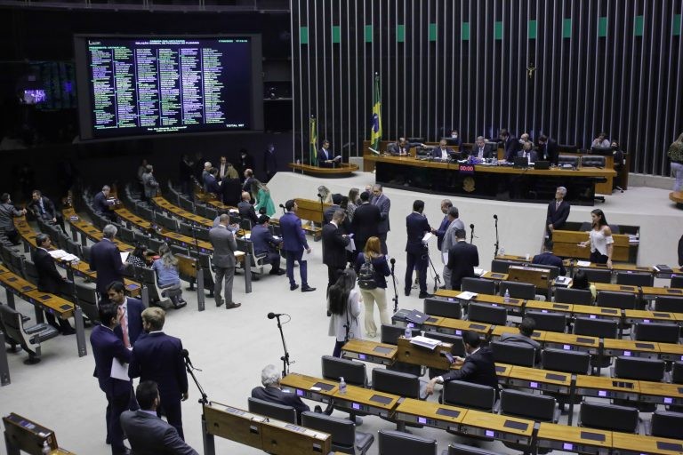 Aprovado texto-base de MP que altera incentivos fiscais à indústria petroquímica; acompanhe