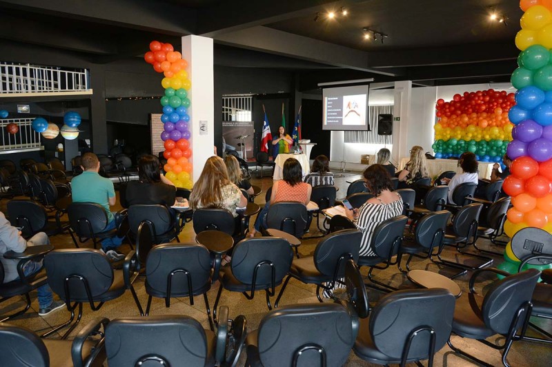 Técnicos do Cras e do Creas recebem qualificação sobre saúde mental da população LGBTPQIA+