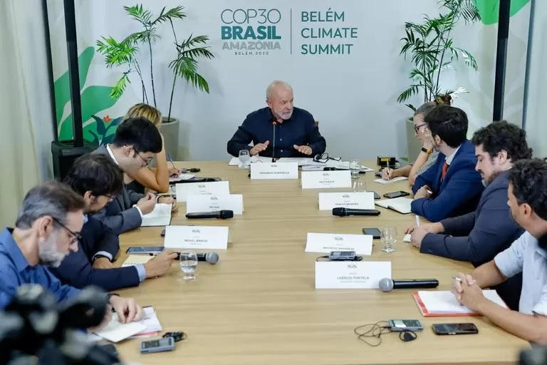 Às vésperas da COP30 em Belém, Lula apresenta à imprensa estrangeira medidas de segurança pública e combate ao crime.