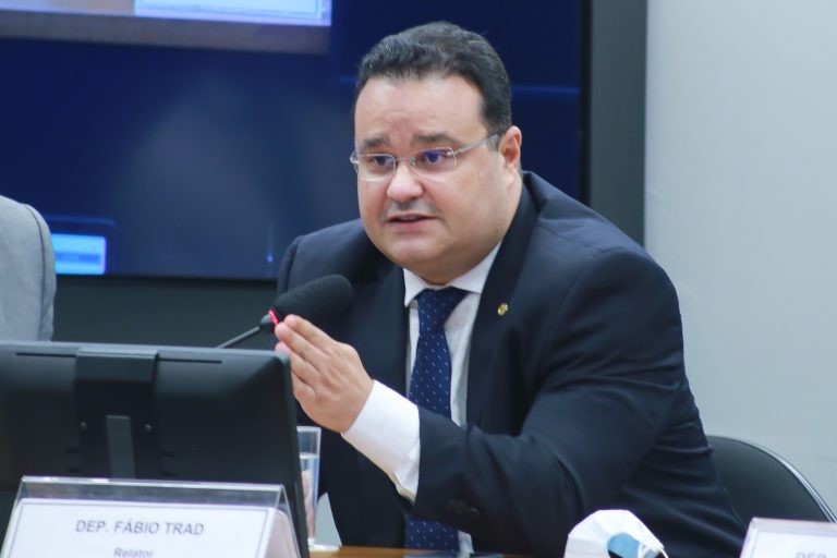 CCJ aprova parecer a emendas do Senado a projeto sobre motoristas de ambulâncias