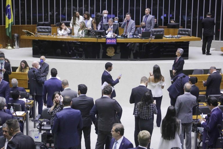 Aprovada urgência para projeto que altera regras sobre garantias de crédito; acompanhe