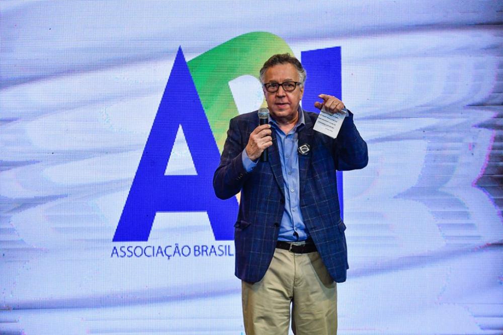 Octávio Costa assume presidência da ABI e defende unidade dos setores progressistas com Lula para derrotar extremista de direita Jair Bolsonaro