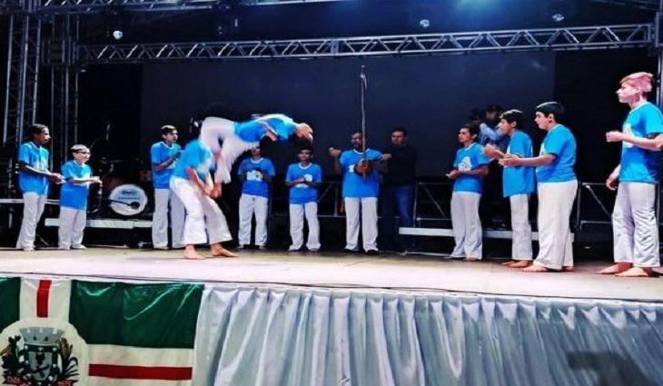 Grupo de capoeira Kauande da EE João Vitorino Marques se apresenta em Noite Literária, nos 46 anos de Aral Moreira