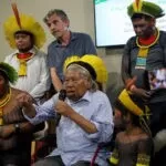 Raoni desafia planos de Petrobras e Lula na COP30: “Não queremos petróleo na Amazônia”.