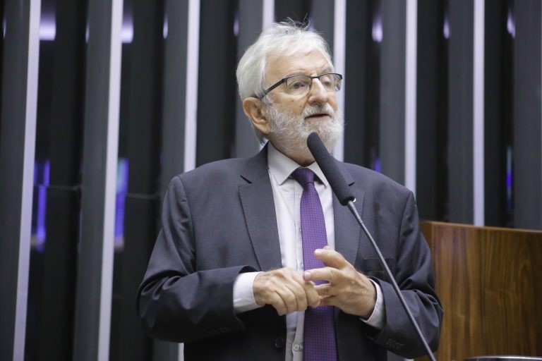 Comissão vai ouvir o ministro de Minas e Energia sobre privatização da Petrobras