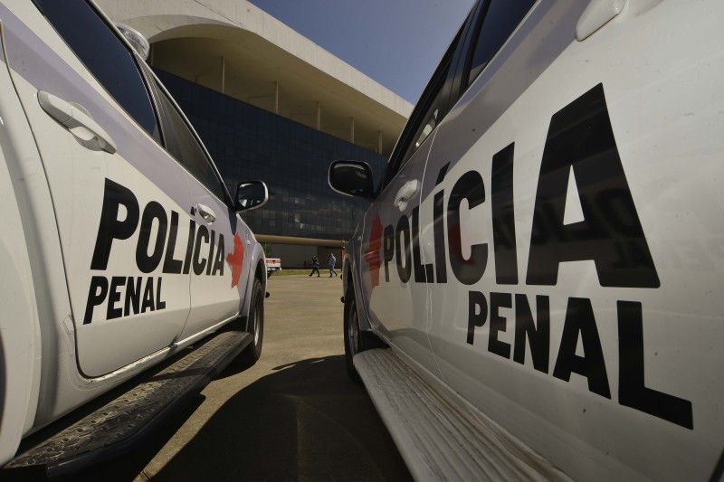 Governador entrega 45 viaturas-cela para o sistema prisional