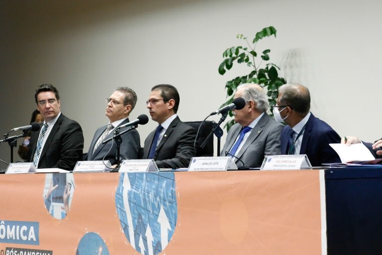 Especialistas defendem investimento e crédito para recuperação da atividade econômica