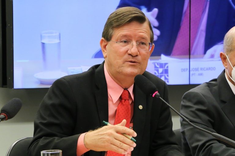 Comissão rejeita projeto que antecipa feriados para as segundas-feiras