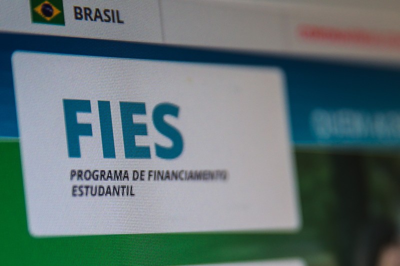 Câmara aprova medida que prevê perdão de até 99% de dívidas do Fies