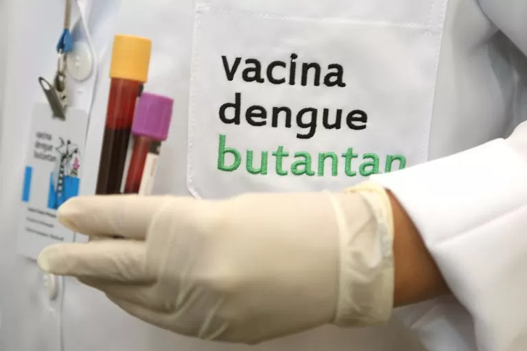 Primeira vacina nacional contra a dengue é aprovada pela Anvisa e será disponibilizada pelo SUS.