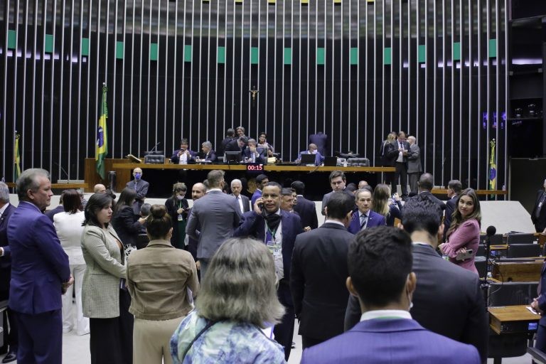 Deputados analisam MP que destina R$ 148 milhões para recuperação de estradas destruídas pelas chuvas; acompanhe