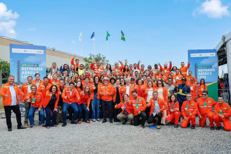 “Esse país é soberano e tem na Petrobras sua mais importante empresa“, diz Lula durante anúncio de expansão da Refinaria Abreu e Lima.