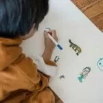 Órfãos do feminicídio: pensão é positiva, mas falta apoio psicossocial a filhos de vítimas.