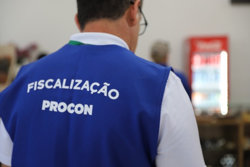 Procon orienta estabelecimentos sobre preços expostos em vitrine