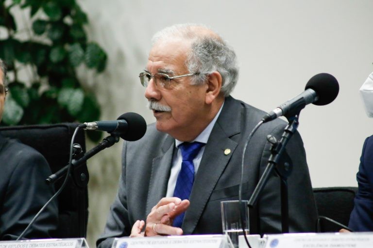 Comissão aprova desconto no IR aos profissionais da saúde pública em cidades pequenas