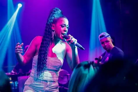  Neste sábado (13), acontece a 2ª Edição do Carnaval do Samuka no Casarão do Firmino com show da Cantora Marvvila.