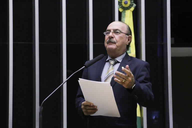 Comissão aprova alerta em aparelhos sonoros sobre risco de volume alto