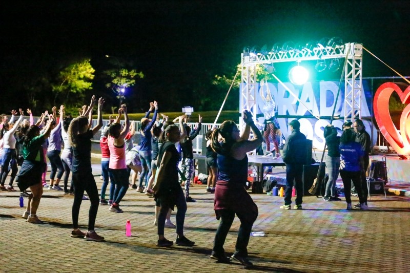 Aulão de dança do Viva Lucas reuniu dezenas de pessoas no Lago Ernani Machado