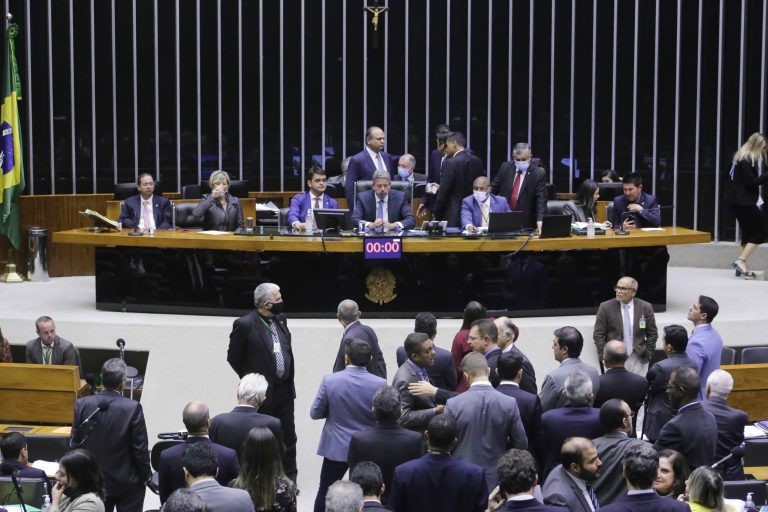 Câmara aprova MP que libera recursos para distribuição de alimentos a quilombolas; acompanhe