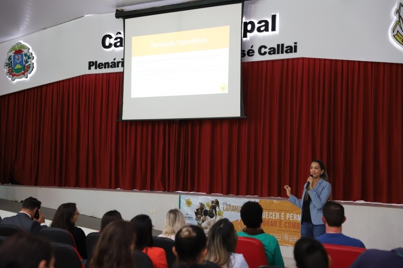 Educadores recebem orientações em palestra sobre exploração sexual infantojuvenil