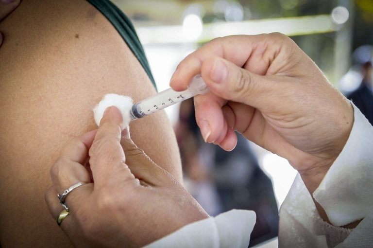 Lei que autoriza doação internacional de vacinas já está em vigor
