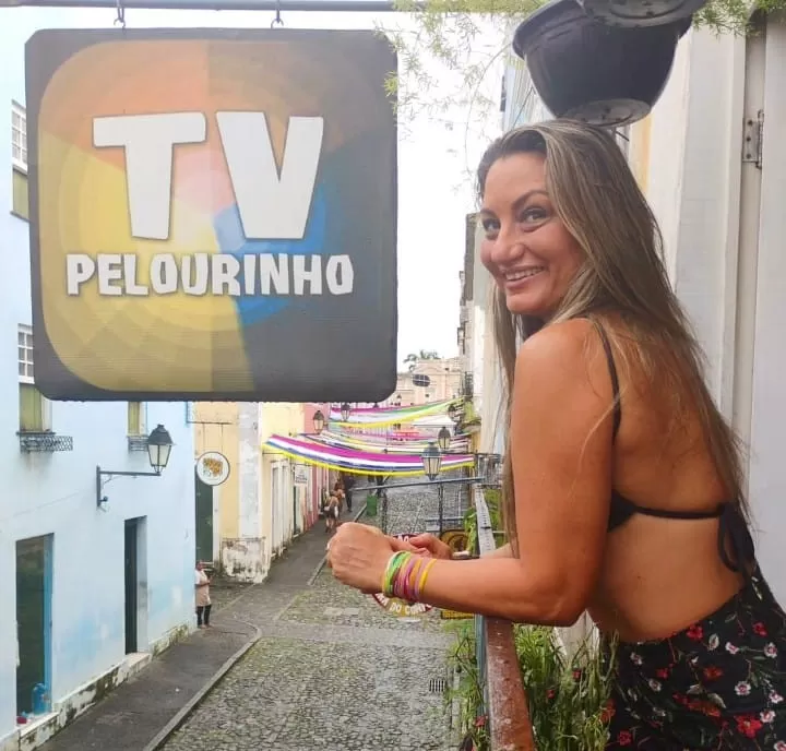 Luzia Moraes comemora aniversário no Samba Verão da TV Pelourinho. 