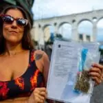 Neste verão, tem maconha argentina queimando legalmente no Brasil.