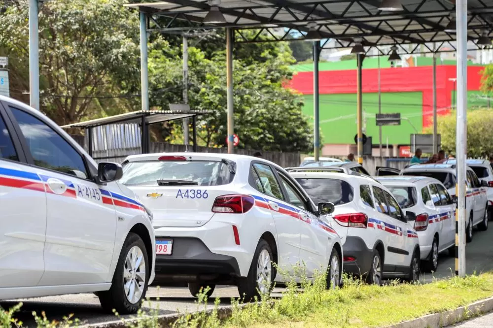 Táxis de Salvador têm tarifas reajustadas a partir desta sexta-feira (23).