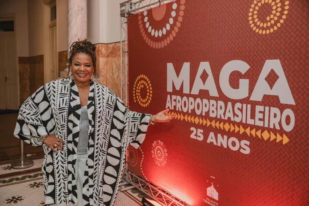 Margareth Menezes volta ao Bloco Os Mascarados e comanda o Trio da Cultura no Carnaval de Salvador 2026.