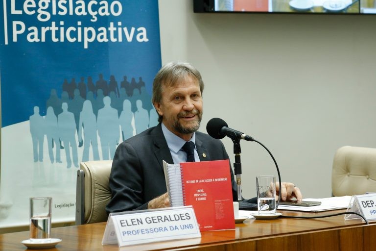 Comissão promove mesa-redonda com representantes da sociedade civil