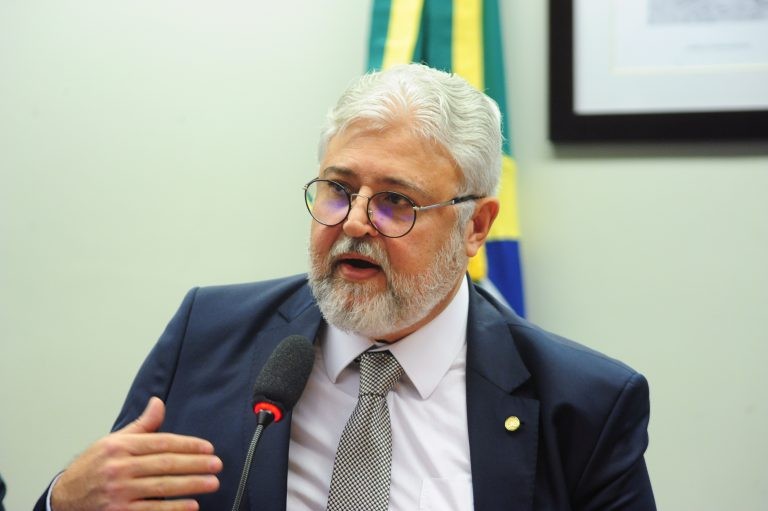 Comissão debate medida provisória que pode retirar recursos de pesquisa e inovação