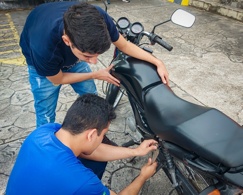 Projeto de extensão da UEA desenvolve tecnologia para prevenção de mortes e roubo de motos