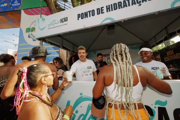 Embasa distribui 85 mil litros de água durante Carnaval de Salvador.