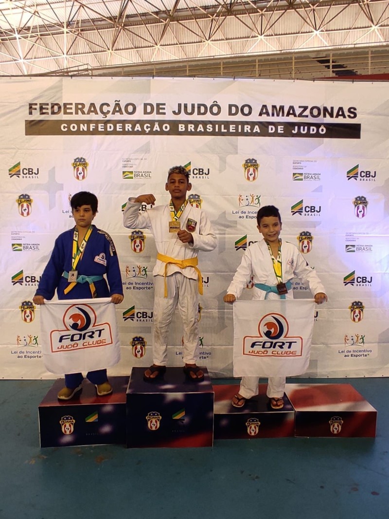 Crianças do Projeto Suçuarana conquistam medalhas em competição de Judô