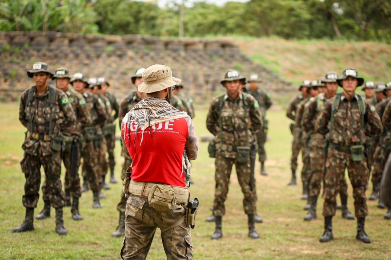 Iapen oferece capacitação no uso de calibre 12 ao Exército Brasileiro